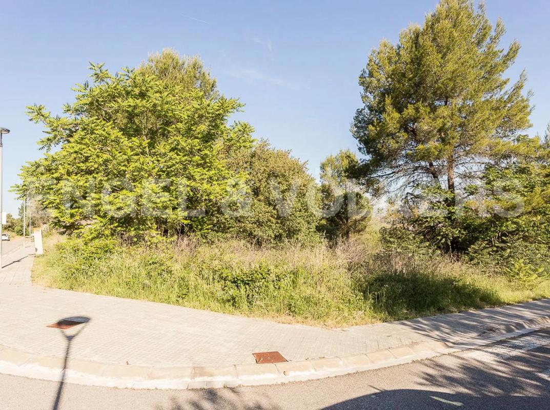 Terreno en venta en Castellví de Rosanes, Barcelona photo 4