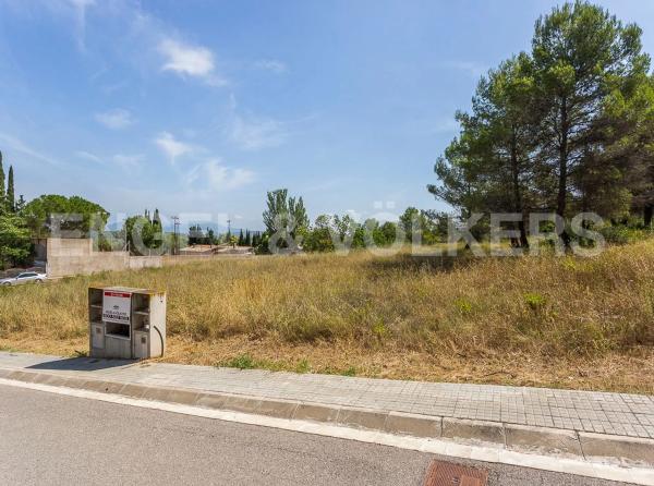 Terreno en Castellví de Rosanes photo 1
