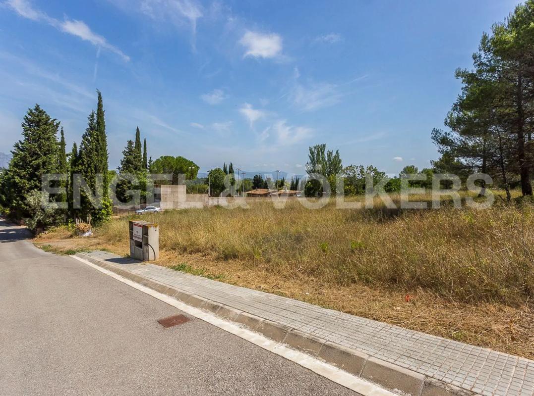 Terreno en venta en Castellví de Rosanes, Barcelona photo 2