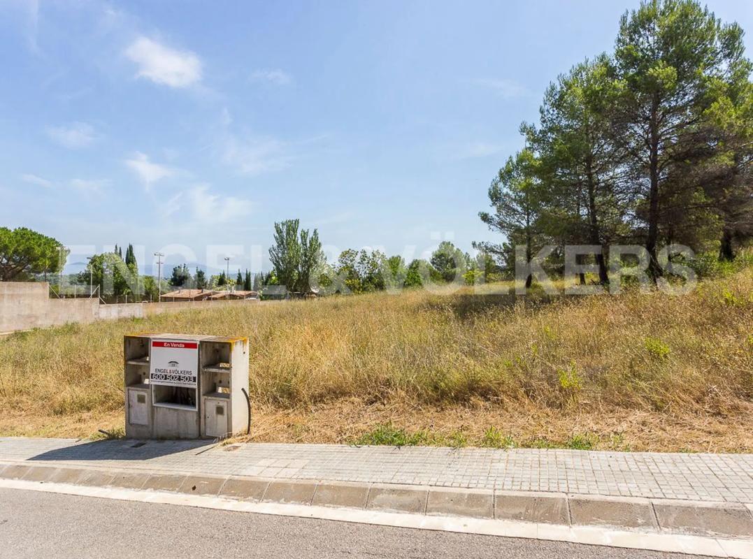 Terreno en venta en Castellví de Rosanes, Barcelona photo 3