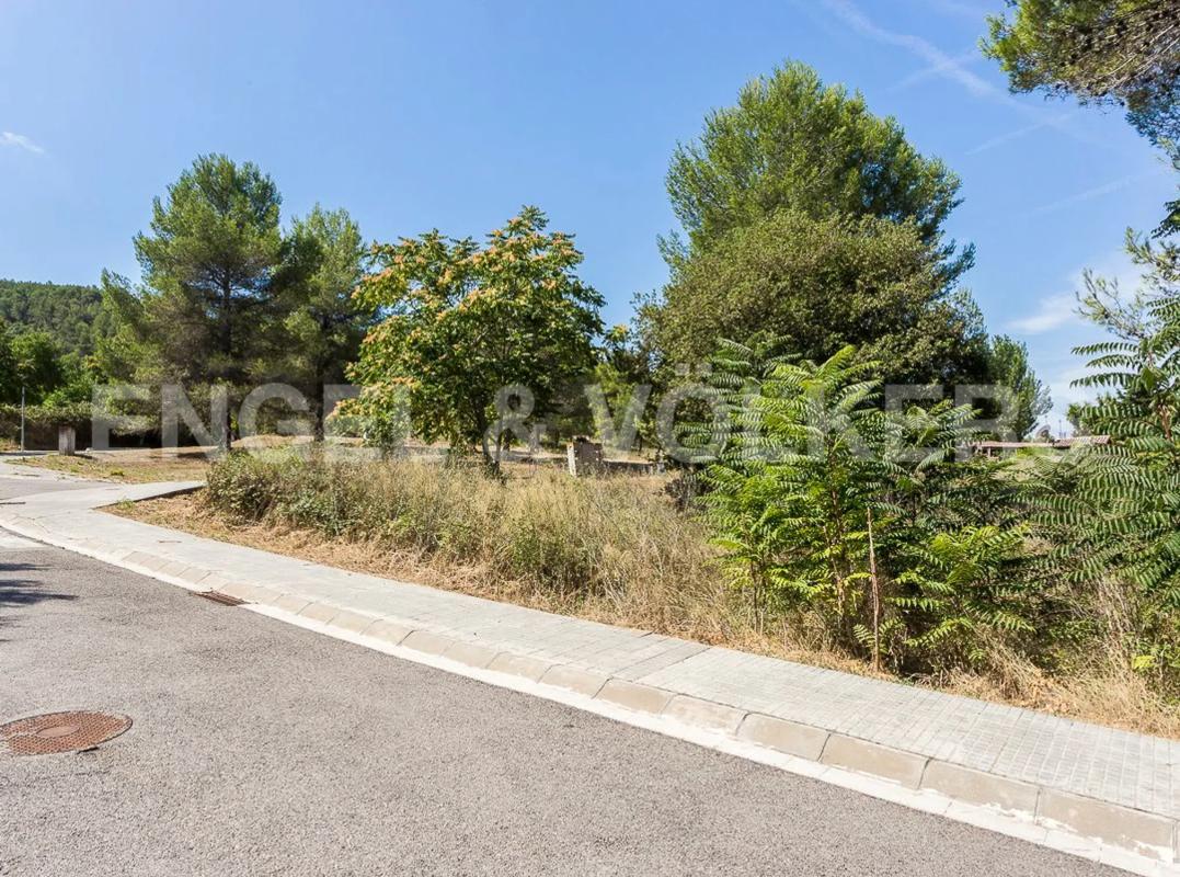 Terreno en venta en Castellví de Rosanes, Barcelona photo 2