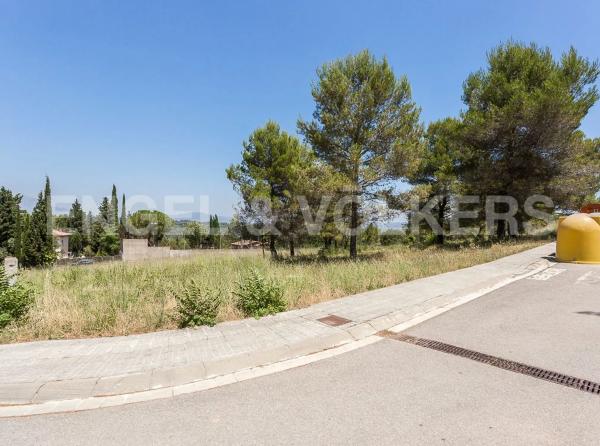 Terreno en Castellví de Rosanes photo 1