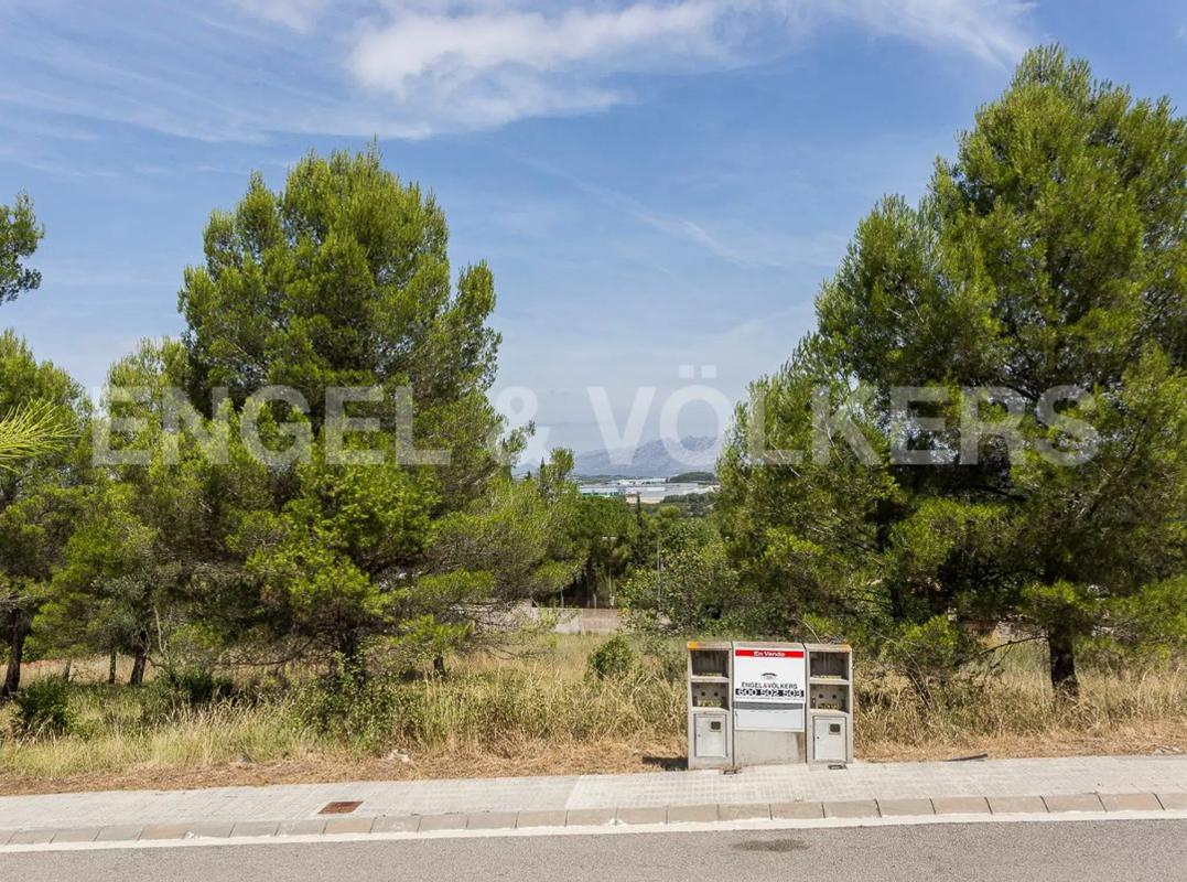 Terreno en venta en Castellví de Rosanes, Barcelona photo 3