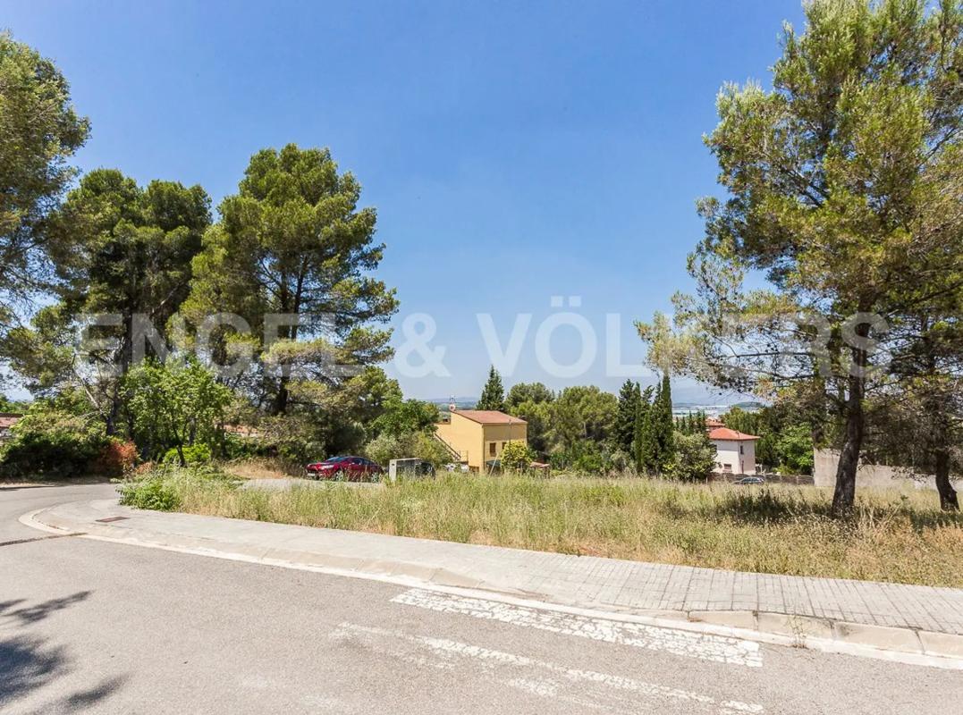Terreno en venta en Castellví de Rosanes, Barcelona photo 3