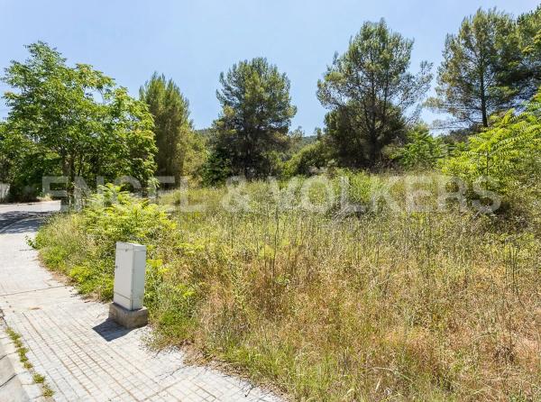Terreno en Castellví de Rosanes photo 1