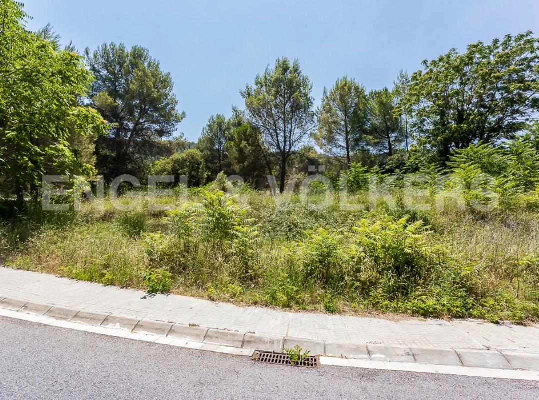 Terreno en venta en Castellví de Rosanes, Barcelona photo 2