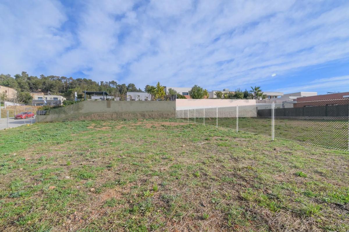 Terreno en venta en Begues, Barcelona photo 2