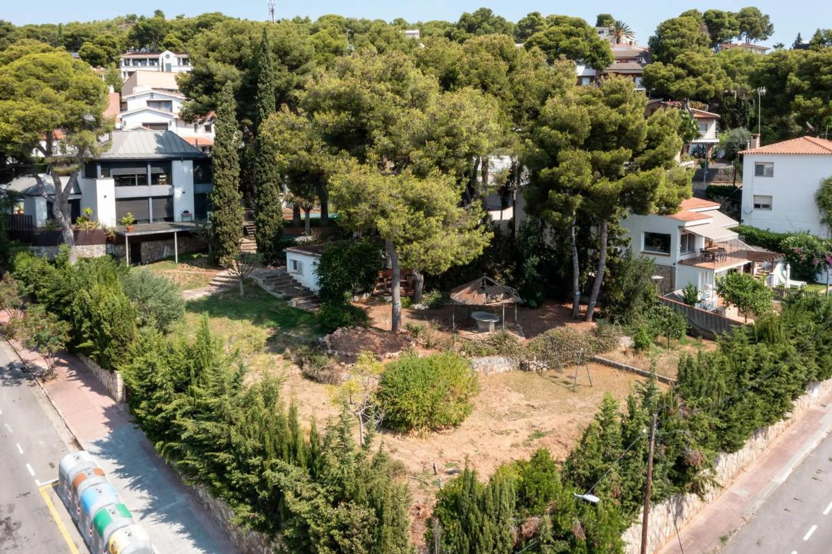 Działka na sprzedaż w Castelldefels, Barcelona photo 1