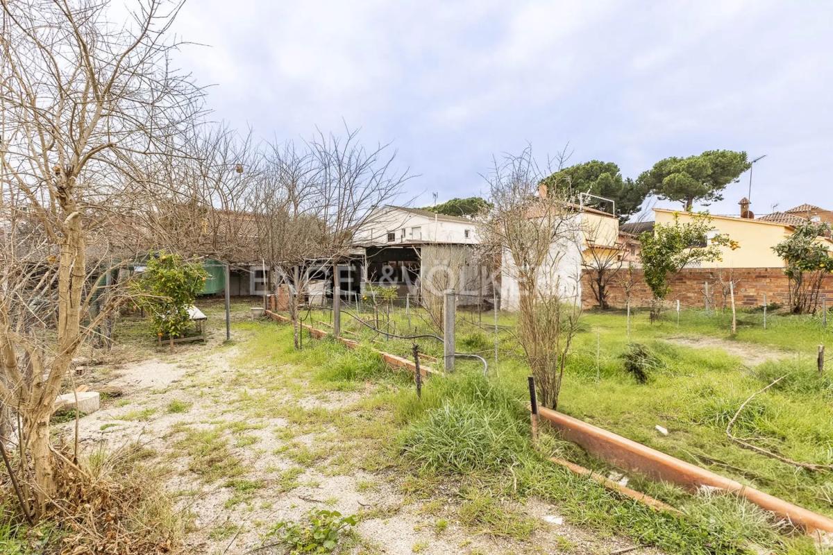 Terreno en venta en Castelldefels, Barcelona photo 4