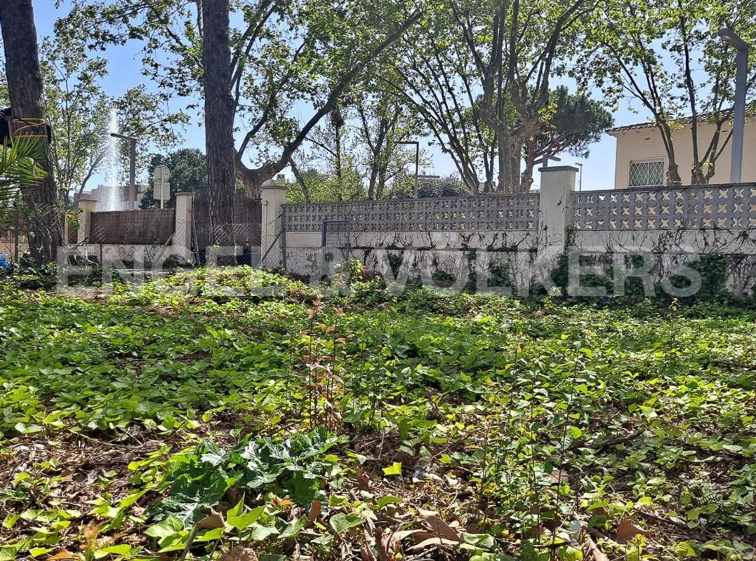 Terreno en venta en Castelldefels, Barcelona photo 1