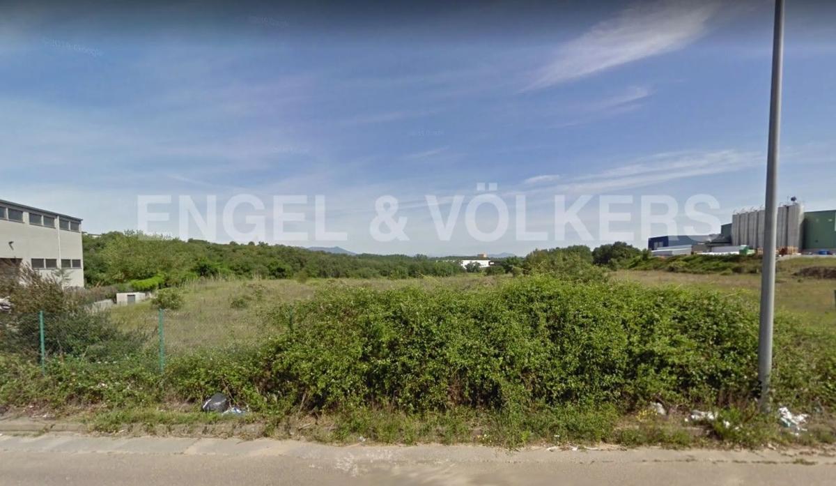 Terreno en venta en Cornellà de Llobregat, Barcelona photo 1