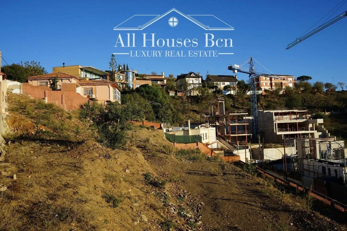 Terreno en venta en Esplugues de Llobregat, Barcelona photo 2