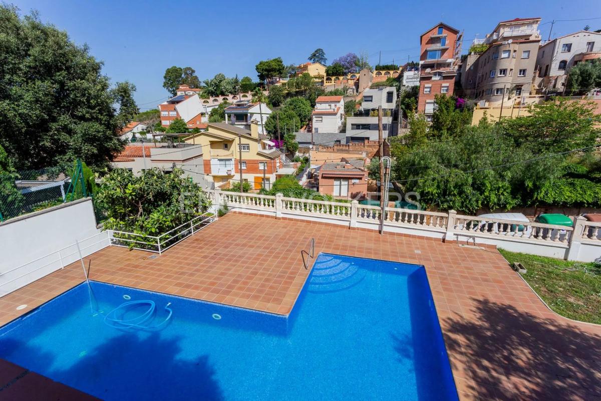 Terreno en venta en Esplugues de Llobregat, Barcelona photo 3