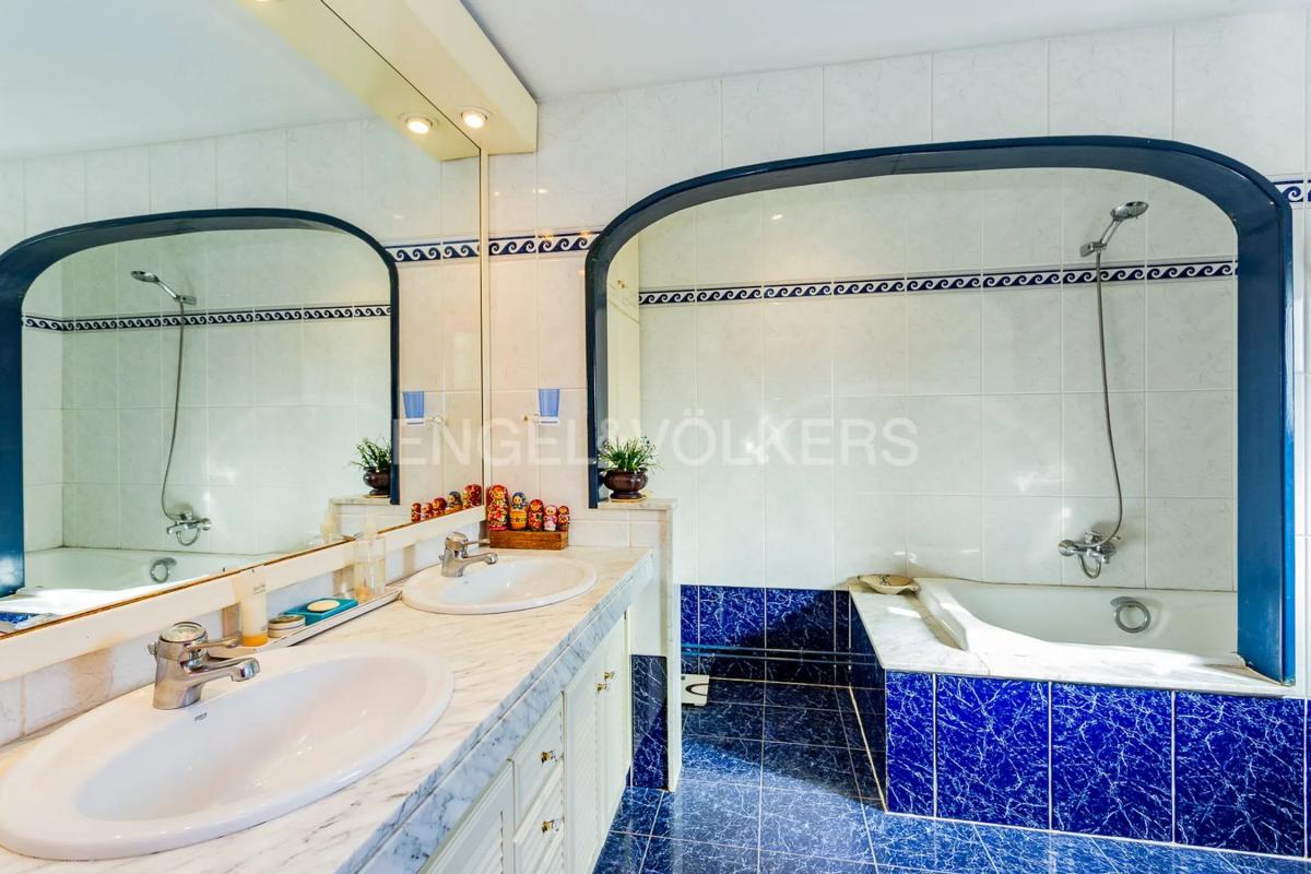 Terreno en venta en Esplugues de Llobregat, Barcelona photo 3