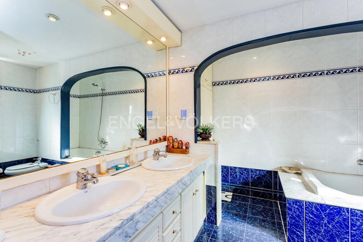 Terreno en venta en Esplugues de Llobregat, Barcelona photo 4