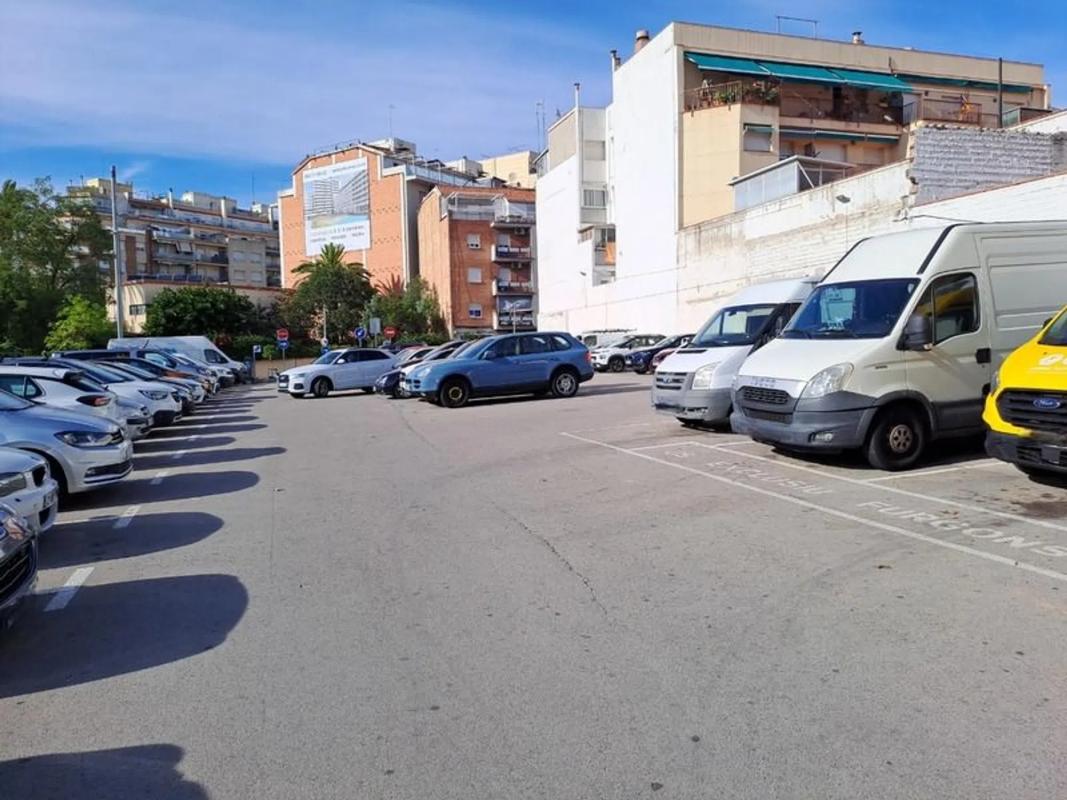 Terreno en venta en Esplugues de Llobregat, Barcelona photo 1