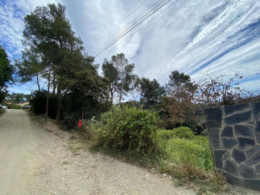 Terreno en venta en Molins de Rei, Barcelona photo 2
