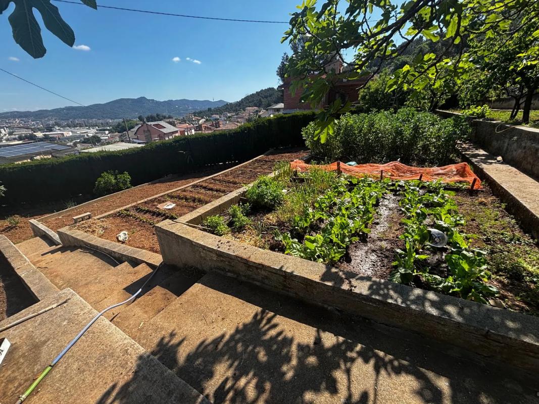 Terreno en venta en Sant Vicenç Dels Horts, Barcelona photo 2