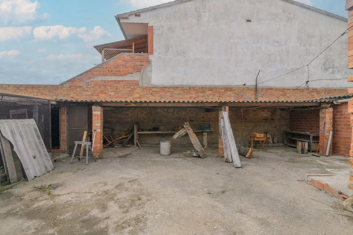 Terreno en venta en Sant Vicenç Dels Horts, Barcelona photo 2