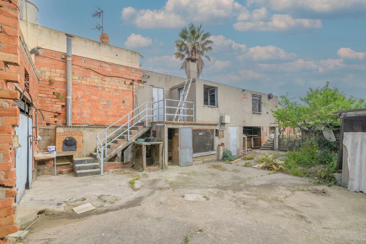 Terreno en venta en Sant Vicenç Dels Horts, Barcelona photo 4