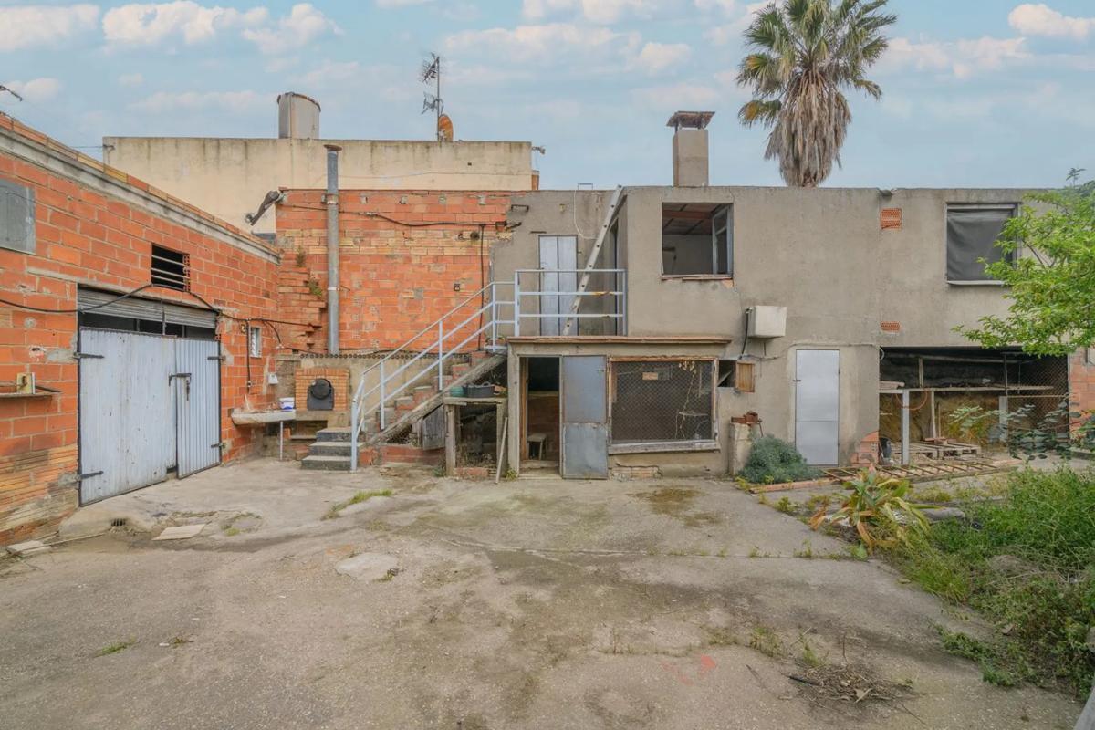 Terreno en venta en Sant Vicenç Dels Horts, Barcelona photo 5