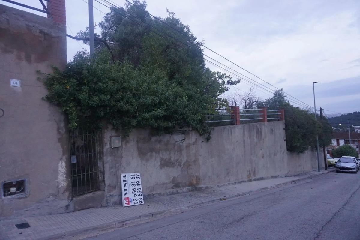 Terreno en venta en Sant Vicenç Dels Horts, Barcelona photo 2