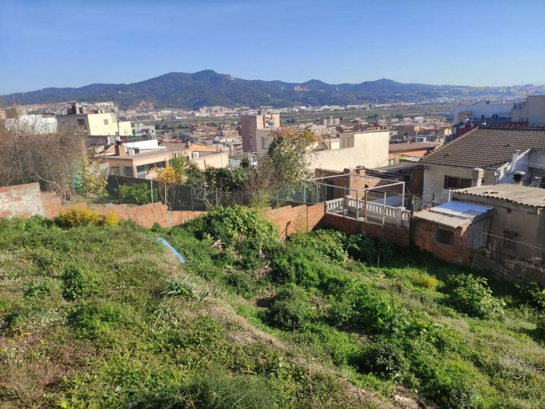 Terreno en venta en Sant Vicenç Dels Horts, Barcelona photo 2