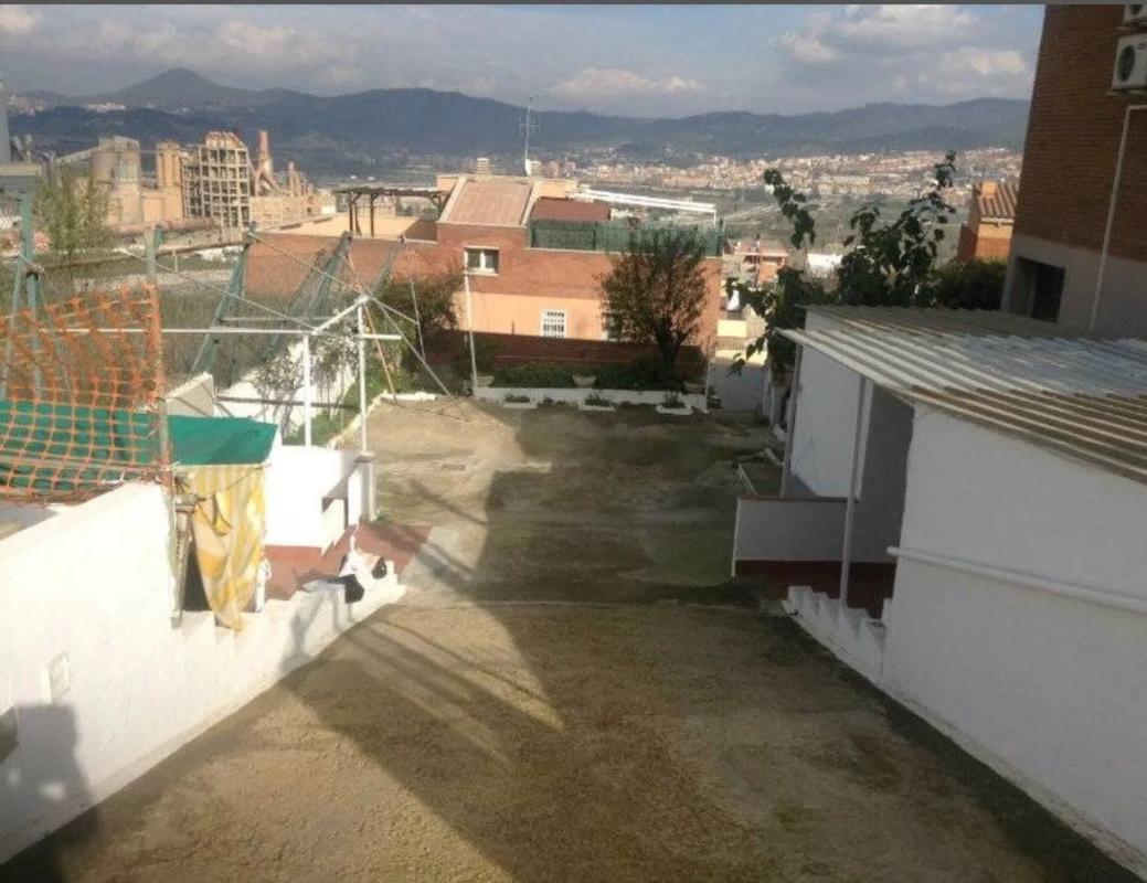 Terreno en venta en Sant Vicenç Dels Horts, Barcelona photo 1