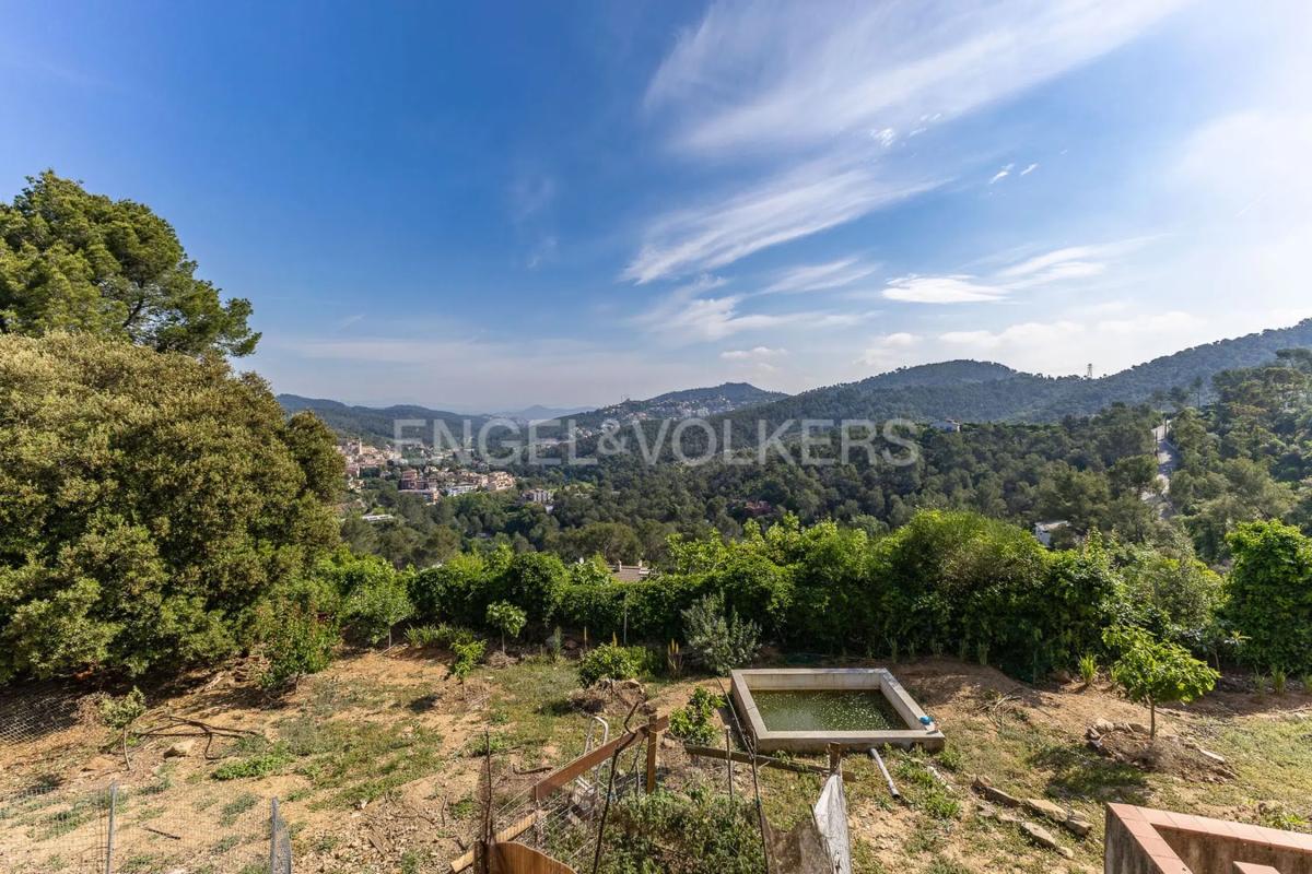 Terreno en venta en Torrelles de Llobregat, Barcelona photo 3