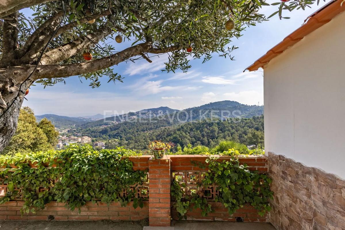 Terreno en venta en Torrelles de Llobregat, Barcelona photo 4
