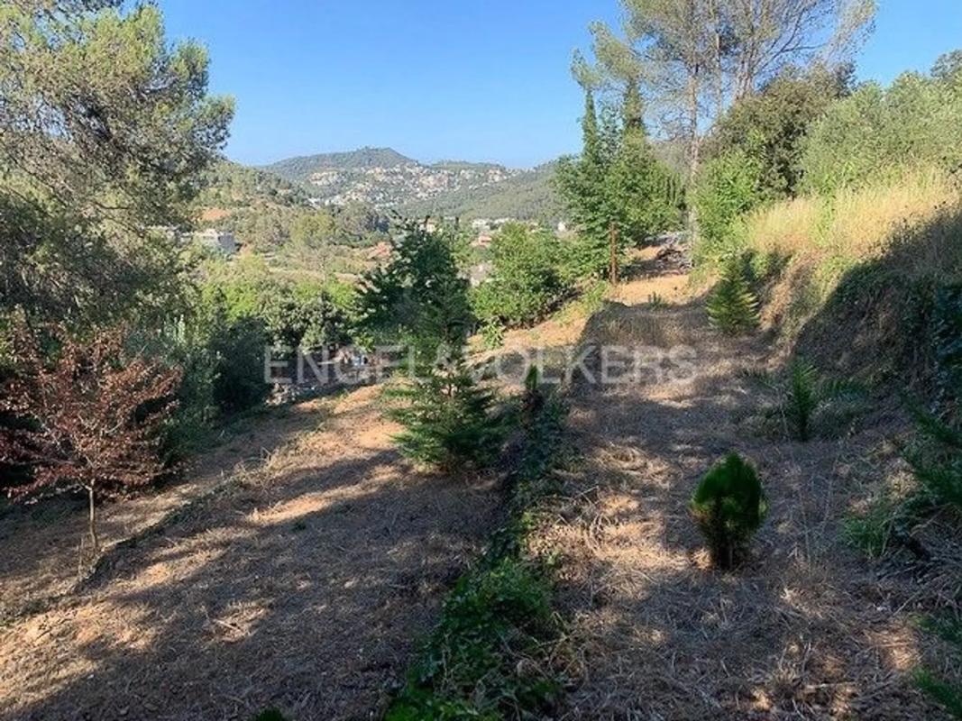 Terreno en venta en Torrelles de Llobregat, Barcelona photo 4
