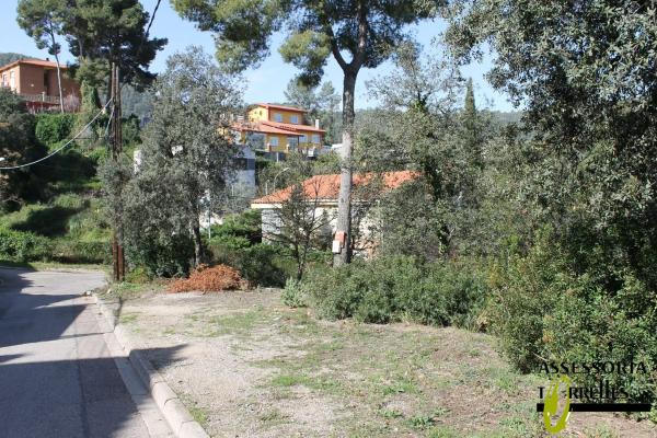 Terreno en avenida Tercera Avinguda photo 1