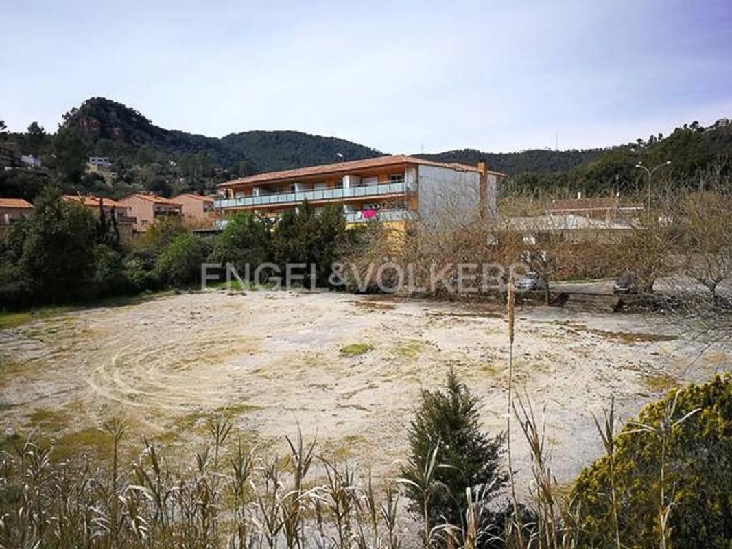 Terreno en venta en Torrelles de Llobregat, Barcelona photo 1