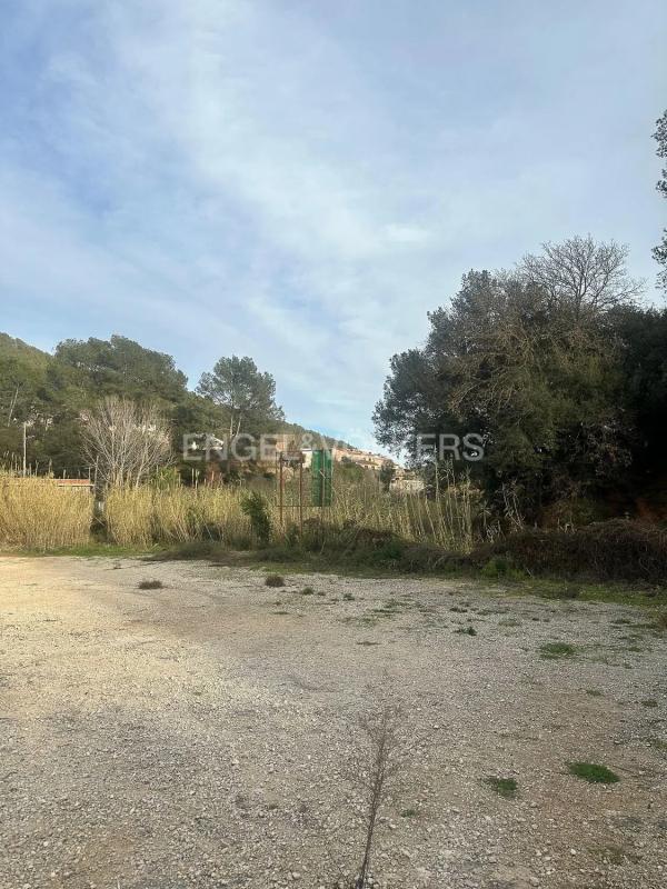 Terreno en venta en Torrelles de Llobregat, Barcelona photo 3