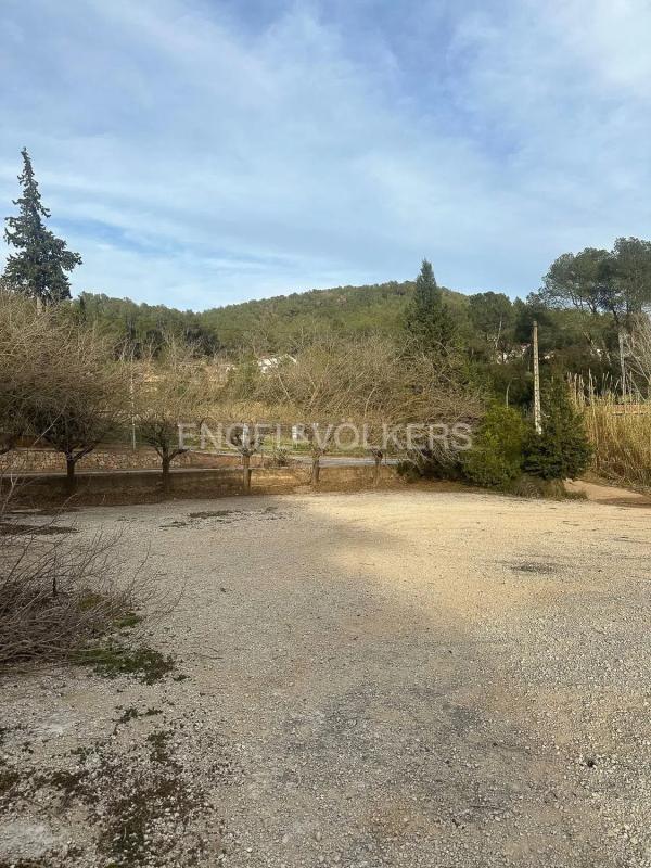 Terreno en venta en Torrelles de Llobregat, Barcelona photo 4