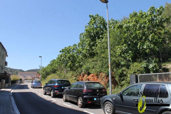 Terreno en calle Montserrat Roig thumbnail 1