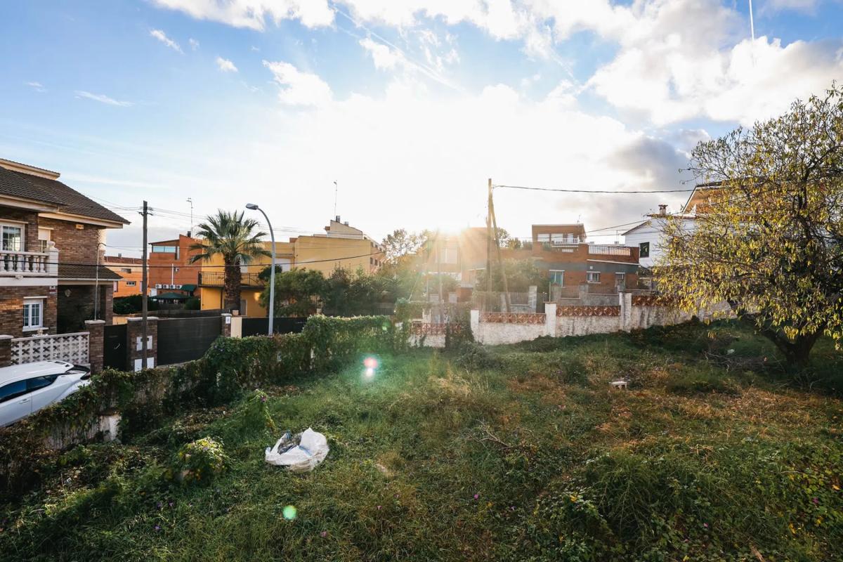 Terreno en venta en Viladecans, Barcelona photo 2