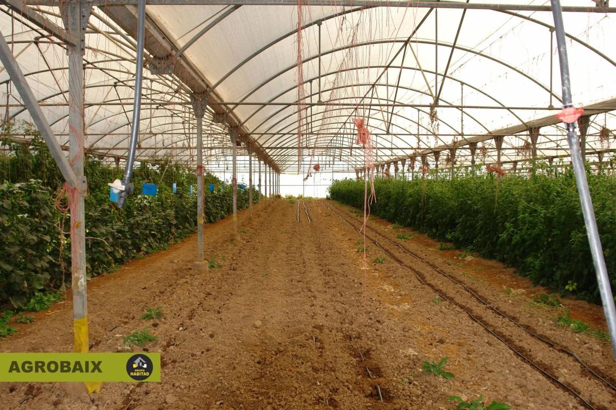 Terreno en venta en Viladecans, Barcelona photo 3