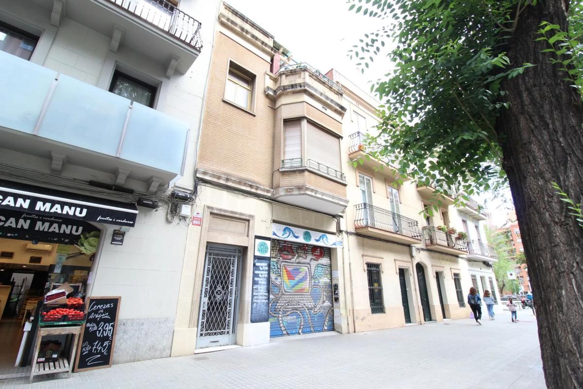 Działka na sprzedaż w Barcelona, Barcelona photo 3