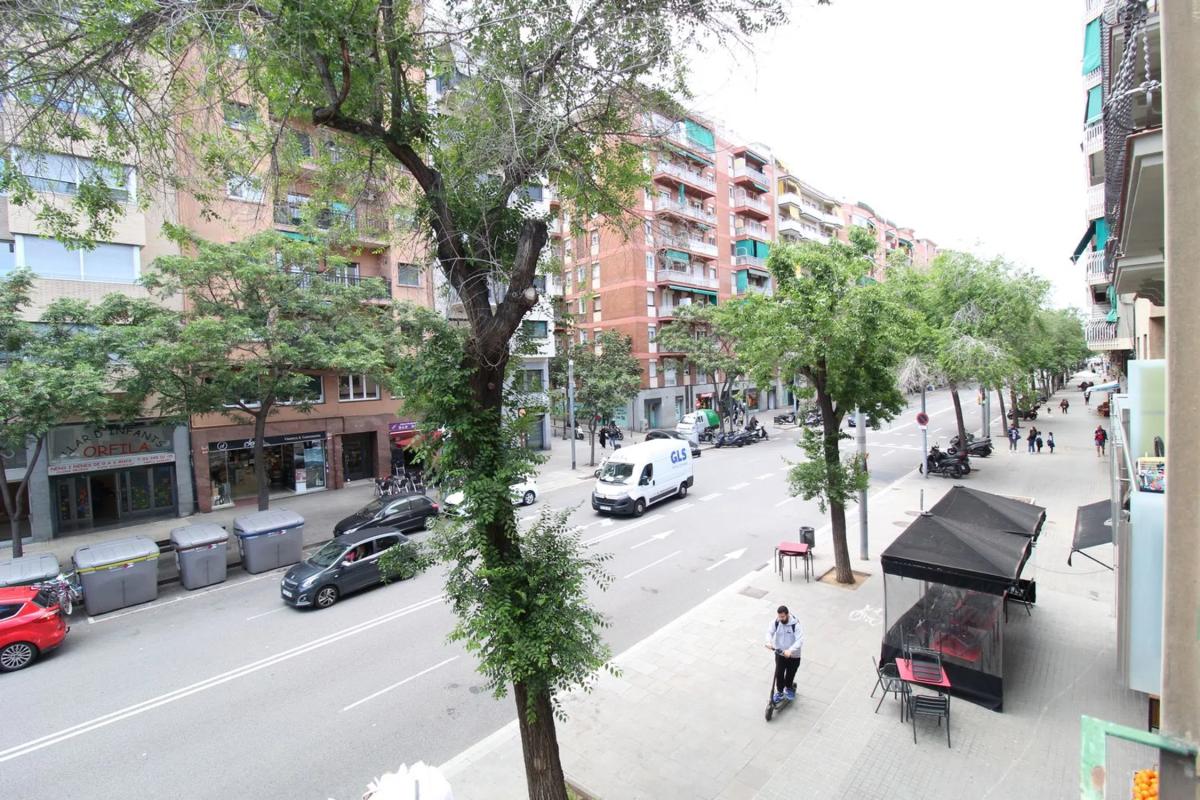 Działka na sprzedaż w Barcelona, Barcelona photo 4