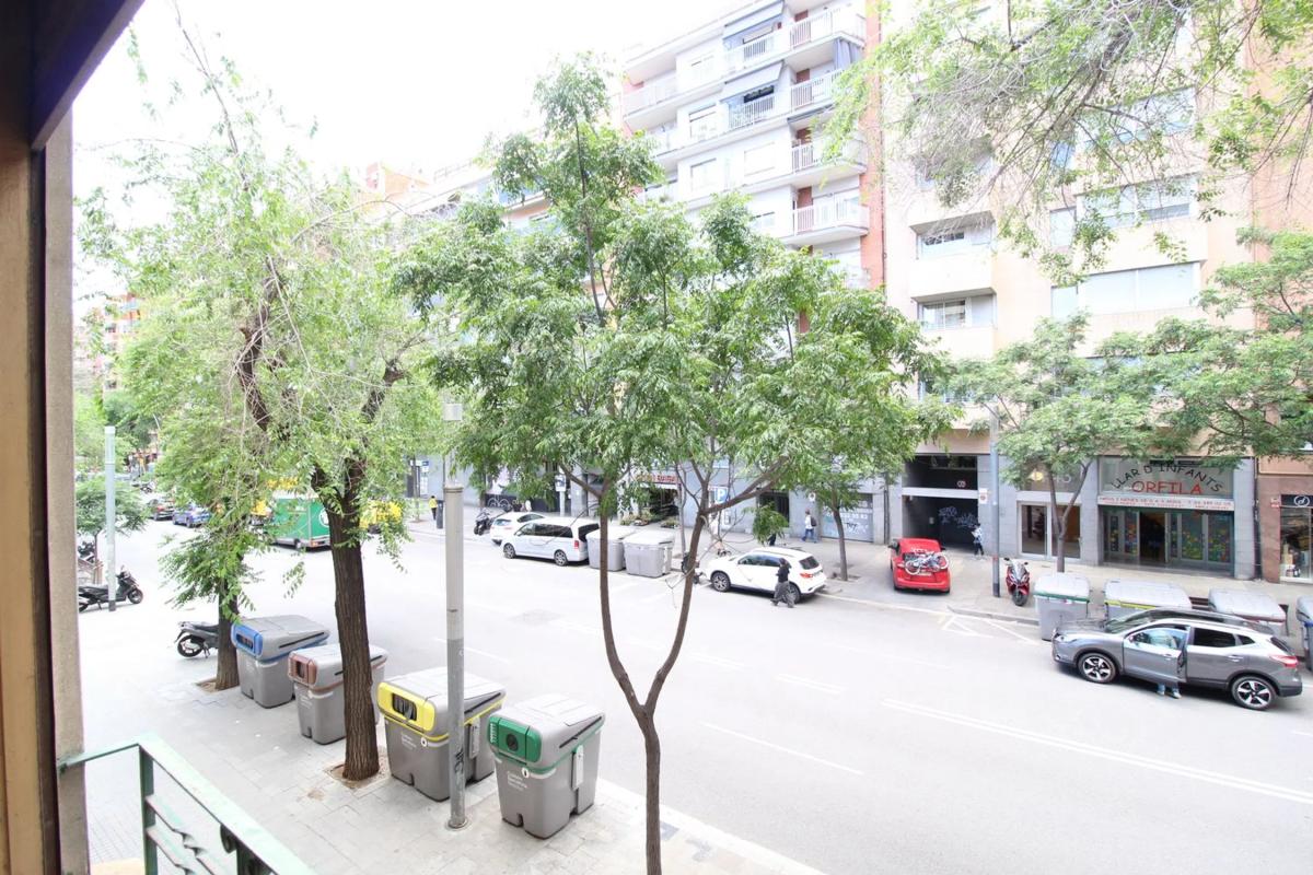 Działka na sprzedaż w Barcelona, Barcelona photo 5