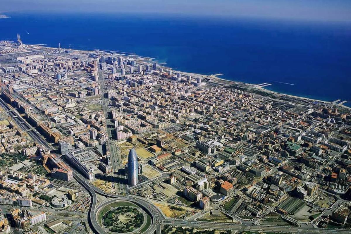 Działka na sprzedaż w Barcelona, Barcelona photo 2