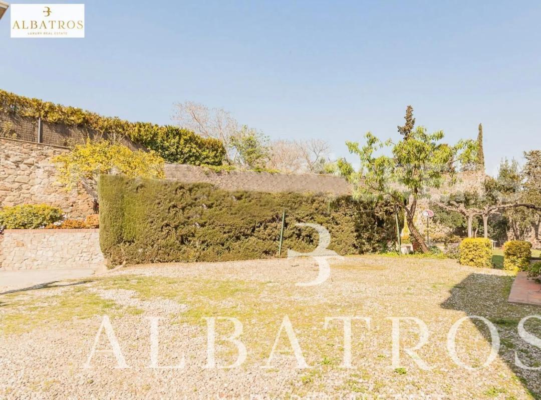 Land for sale in Barcelona, Barcelona photo 2