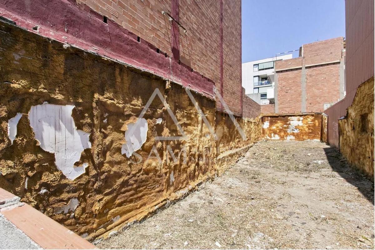 Terreno en venta en Badalona, Barcelona photo 2