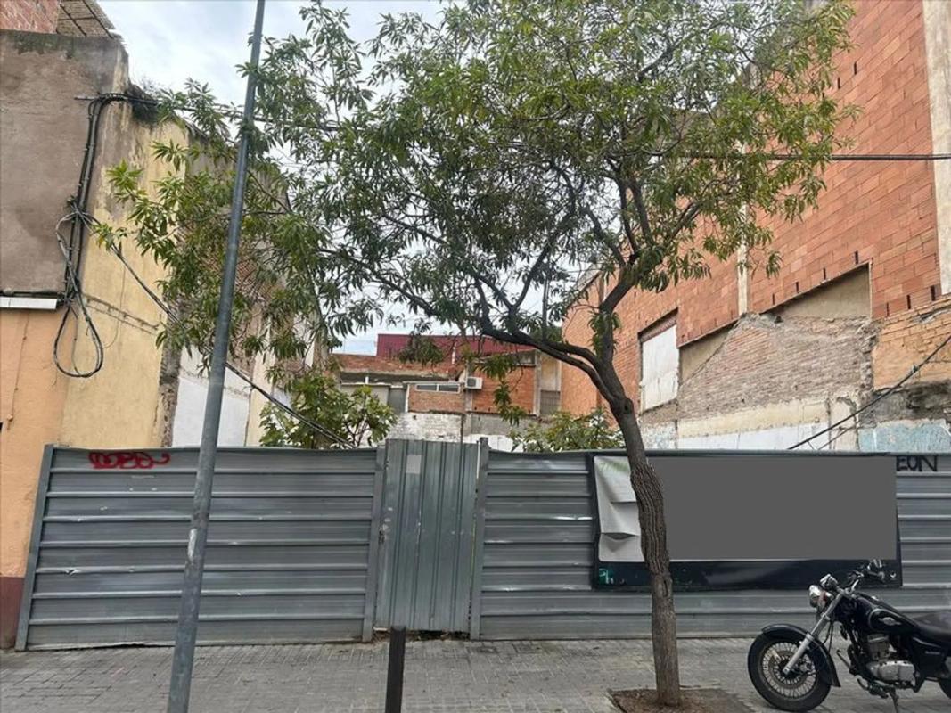 Terreno en venta en Badalona, Barcelona photo 4