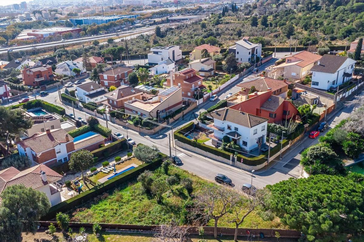 Działka na sprzedaż w Badalona, Barcelona photo 5