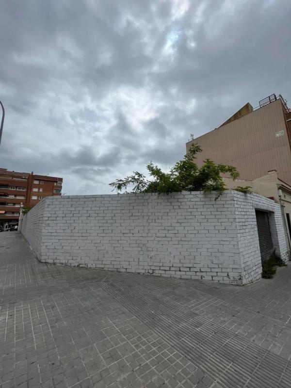 Terreno en venta en Badalona, Barcelona photo 1