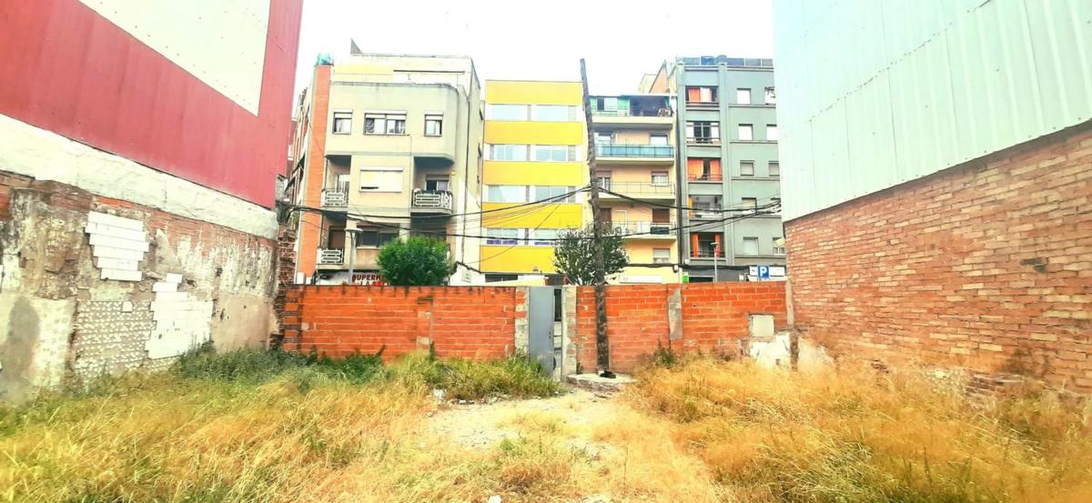 Terreno en venta en Badalona, Barcelona photo 2