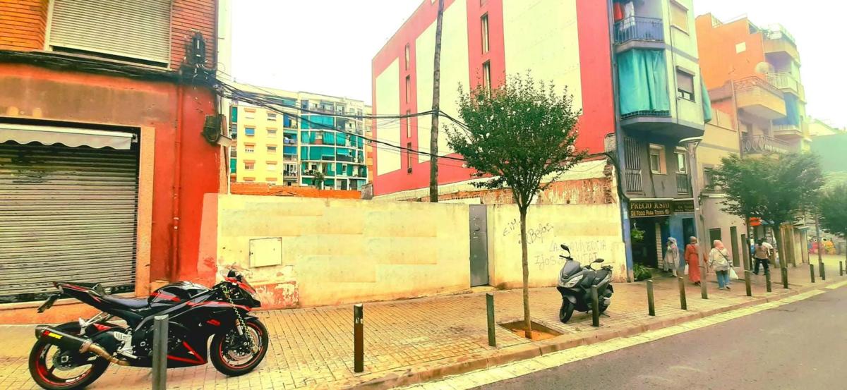 Terreno en venta en Badalona, Barcelona photo 4