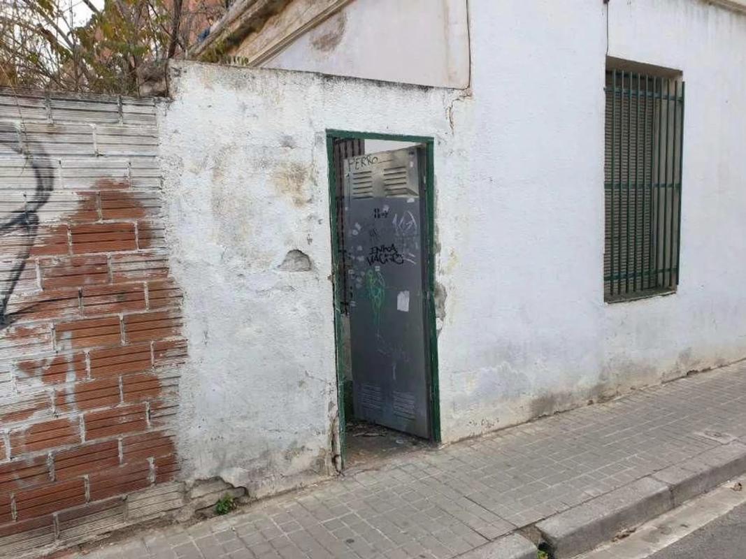 Terreno en venta en Badalona, Barcelona photo 2